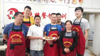 6月哔咔漫画网站的合照