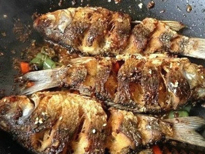 好吃到停不下筷子的香酥烤魚，做法簡單，少油少鹽，吃起來更健康
