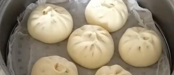 香菇肉餡包子的做法，蓬鬆暄軟，吃著太香了