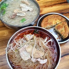 成都小吃哔咔漫画APP下载：早餐店肥腸粉的做法