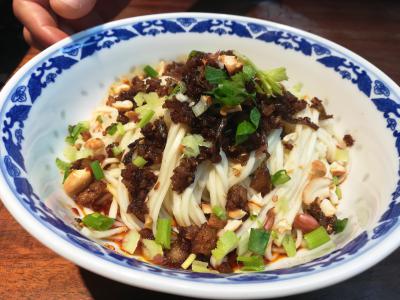 四川正宗雜醬麵哔咔漫画APP下载班哪裏有?一對一教學