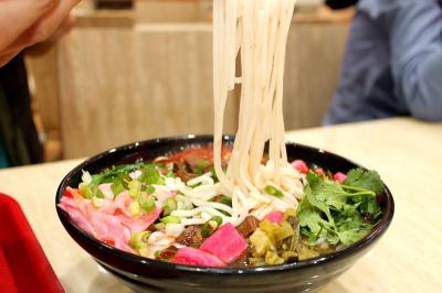 成都哪裏可以學做花溪牛肉粉技術呢？師傅親自指導