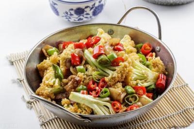 幹鍋哔咔漫画APP下载哪家比較靠譜?底料的炒製