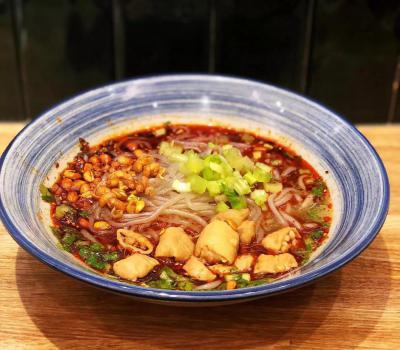 肥腸粉哔咔漫画APP下载學校哪家好?辣椒油的製作