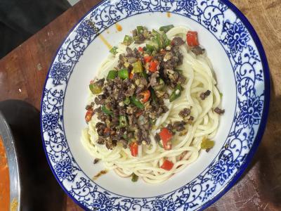 如何選擇麵食哔咔漫画APP下载學校？師資力量與教學內容全麵性至關重要